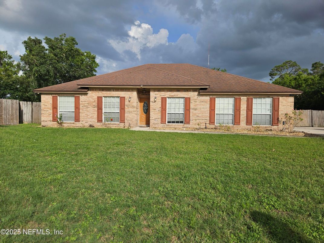 Backyard, Exterior, Facade, Brick Facade, Ranch
