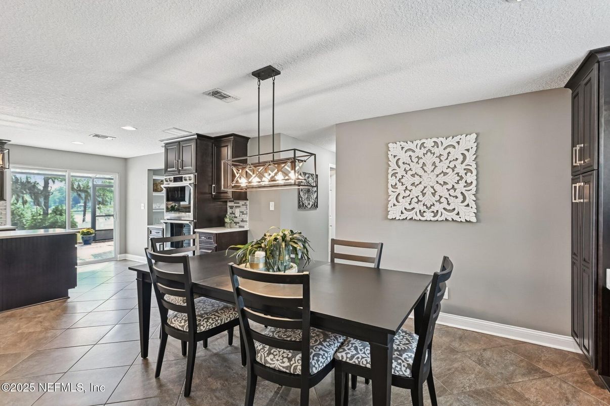 Dining room, Interior, Kitchen, Pendant Lights, Recessed Lighting, Stainless Steel Appliances