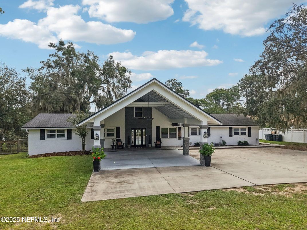 Backyard, Exterior, Facade, Ranch