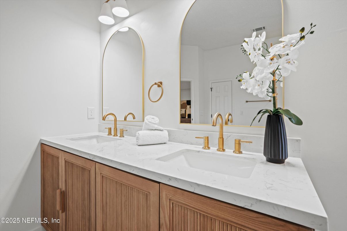 Bathroom, Dual Sink Vanities, Interior