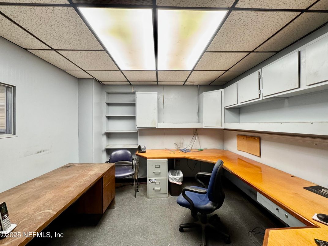 Home Office, Interior