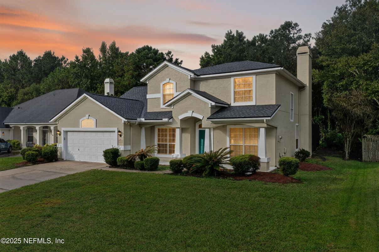 Attached, Exterior, Facade, Mediterranean