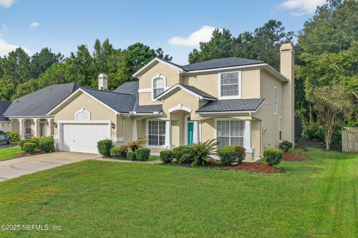 Attached, Exterior, Facade, Mediterranean