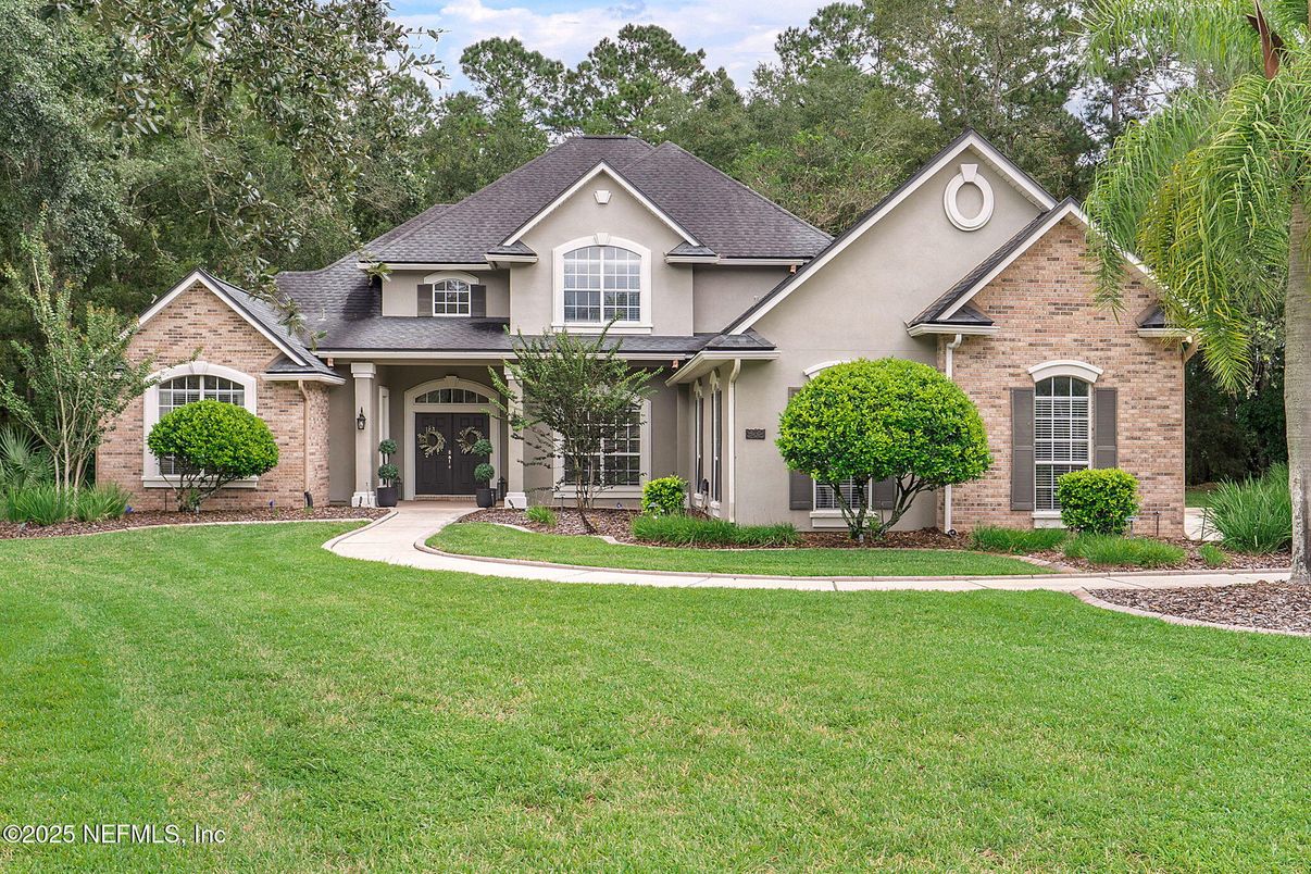Exterior, Facade, Brick Facade, Brick Traditional