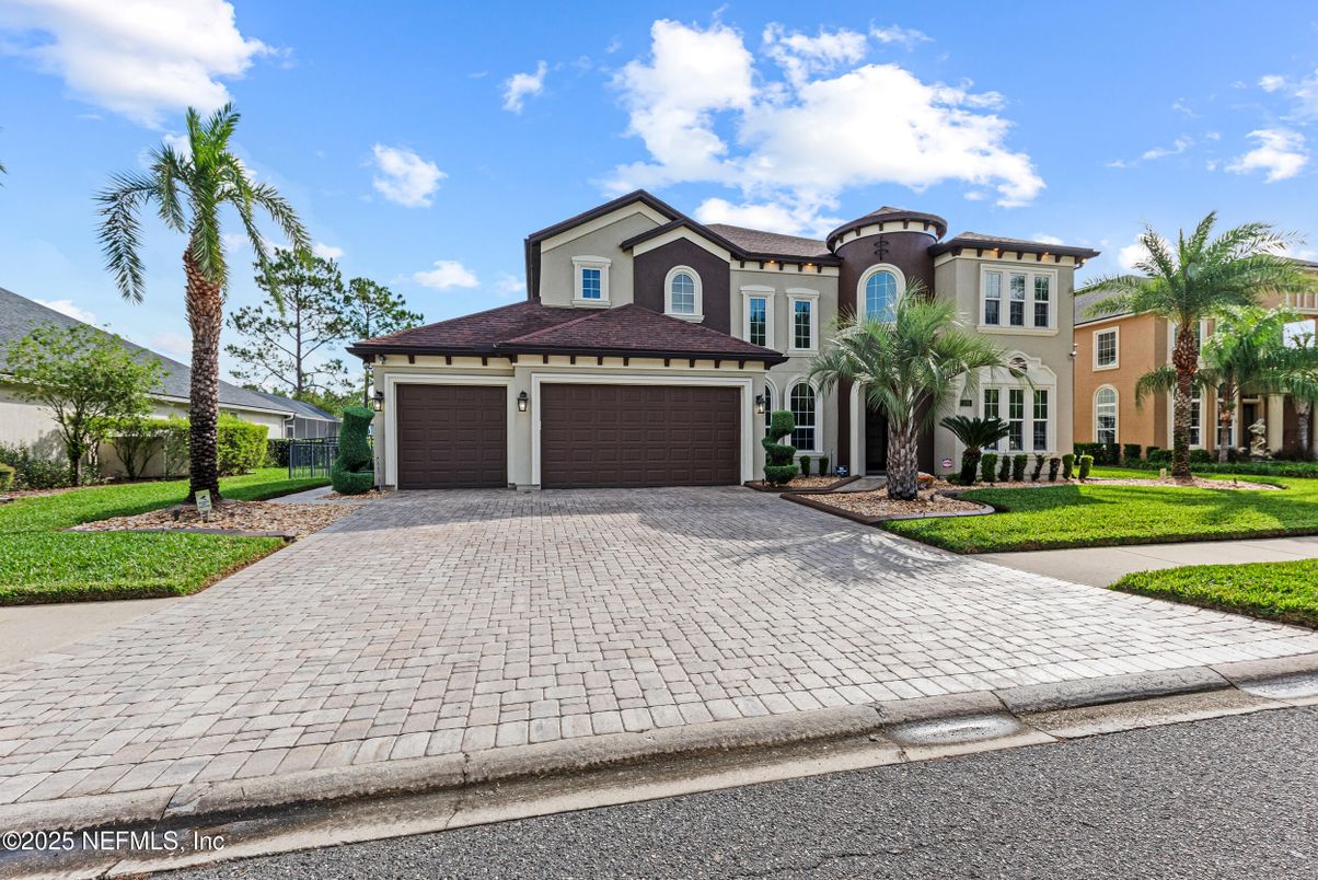 Attached, Exterior, Facade, Mediterranean
