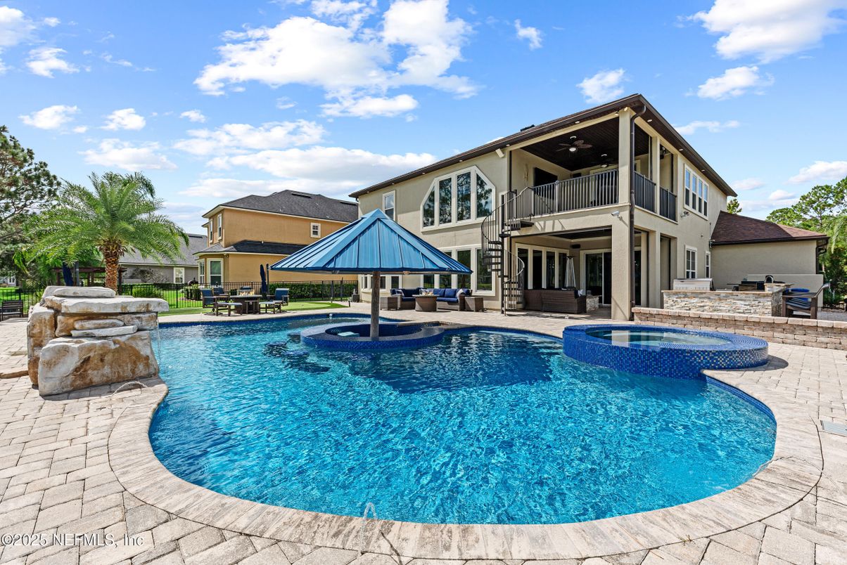 Exterior, Pool