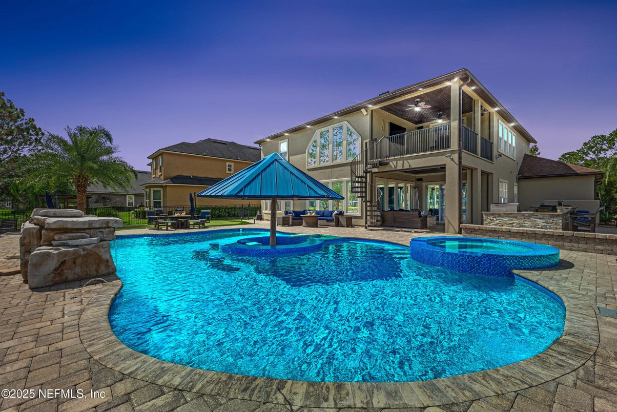 Exterior, Pool