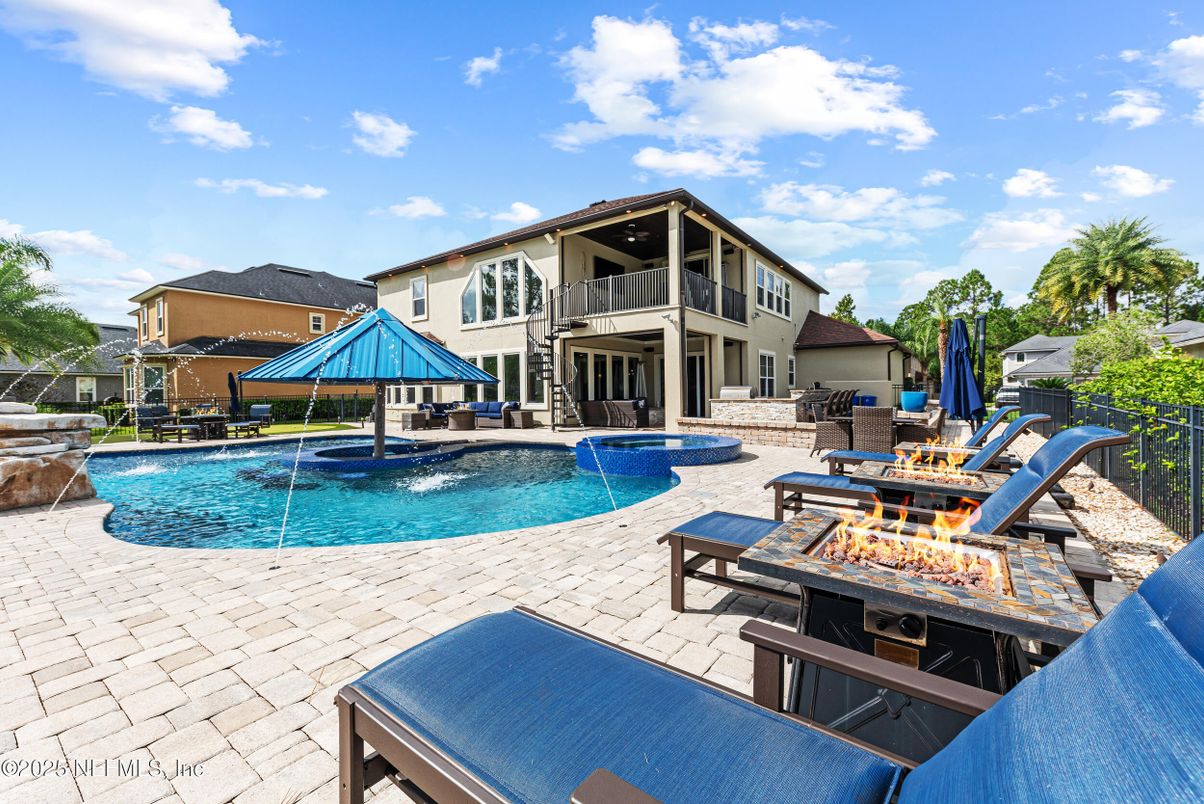 Exterior, Pool