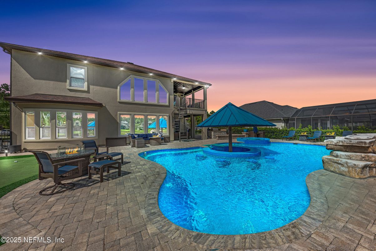 Exterior, Pool