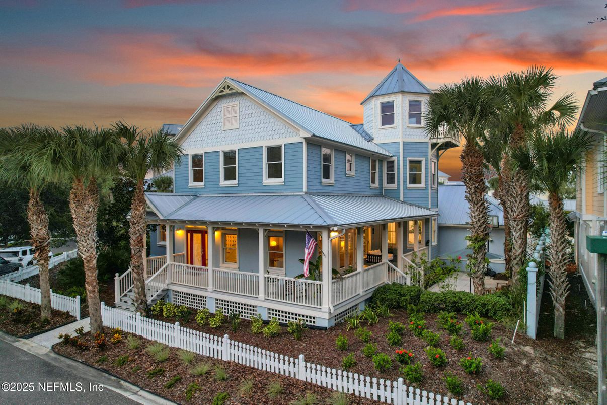 Exterior, Facade, Queen Anne Victorian