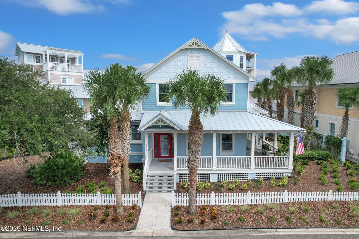 Exterior, Facade, Queen Anne Victorian