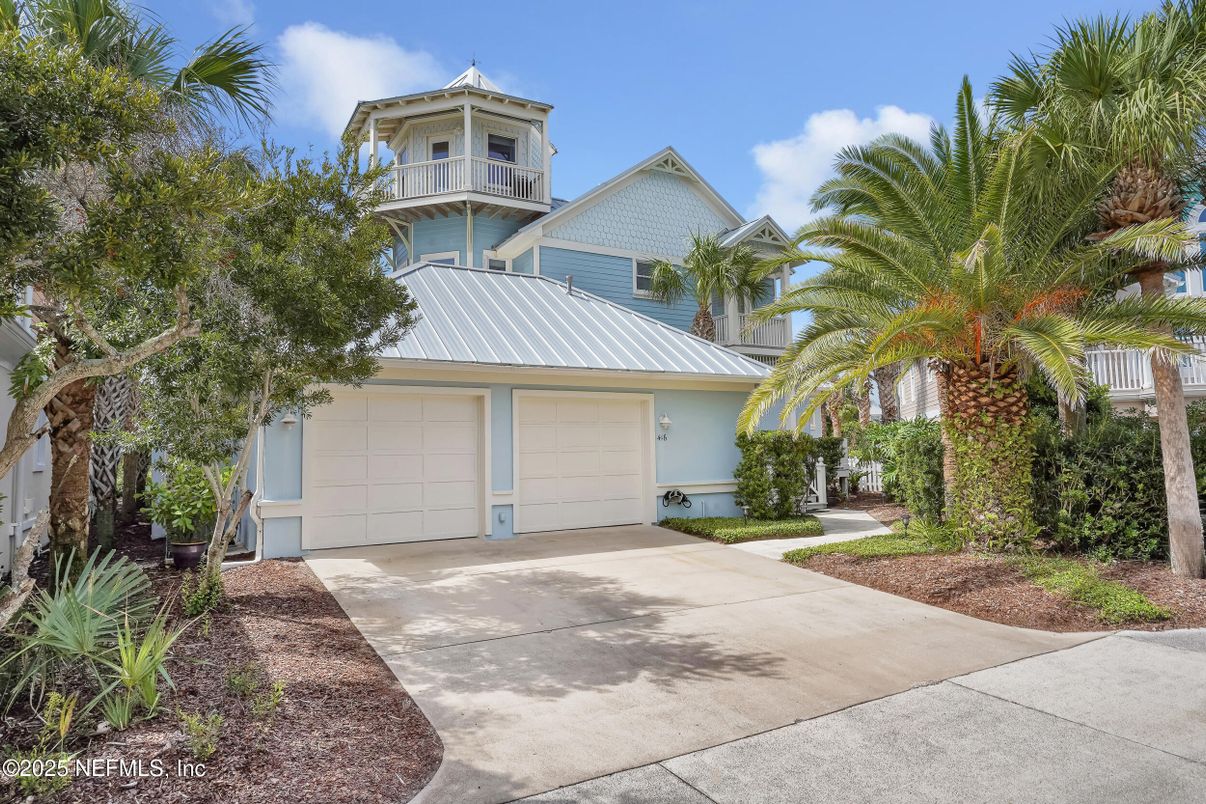 Attached, Exterior, Facade, Queen Anne Victorian