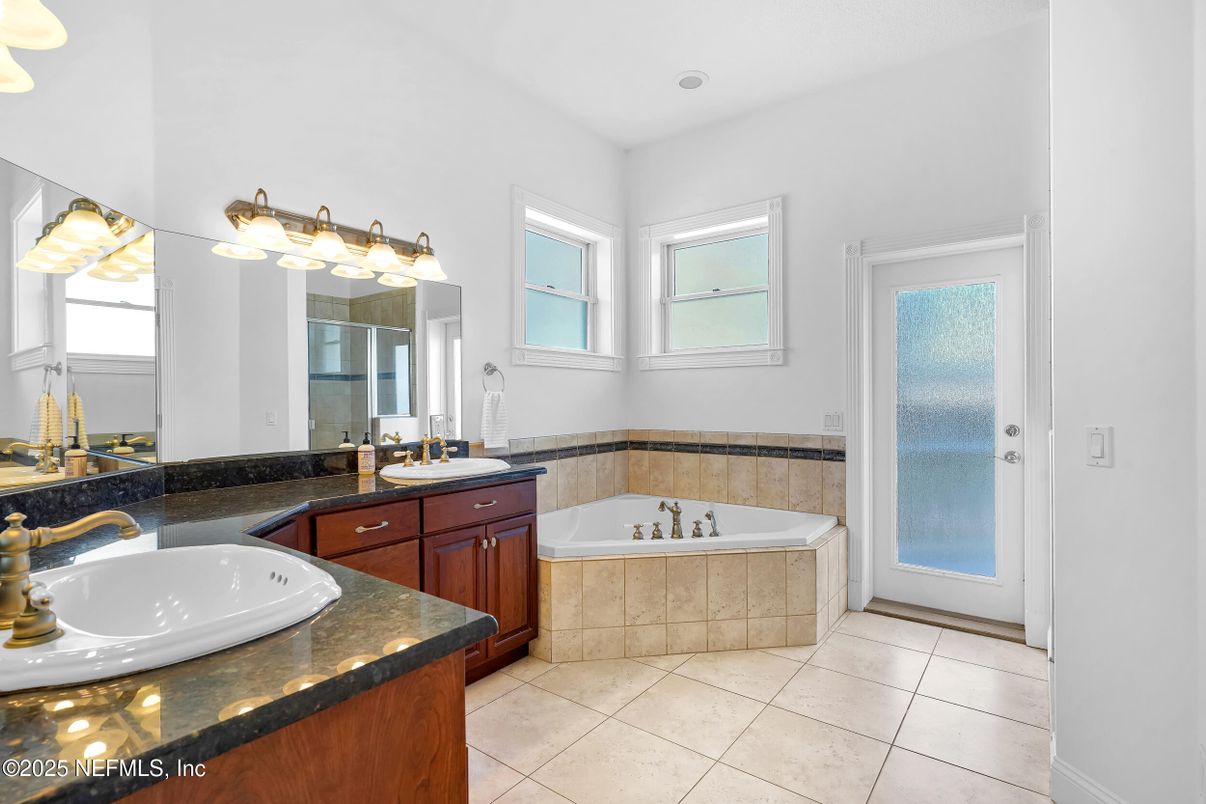 Bathroom, Dual Sink Vanities, Interior
