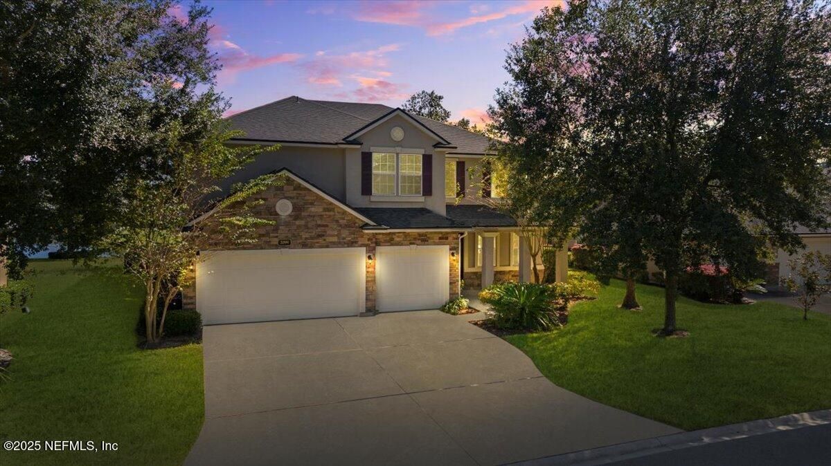 Attached, Exterior, Facade, Brick Traditional