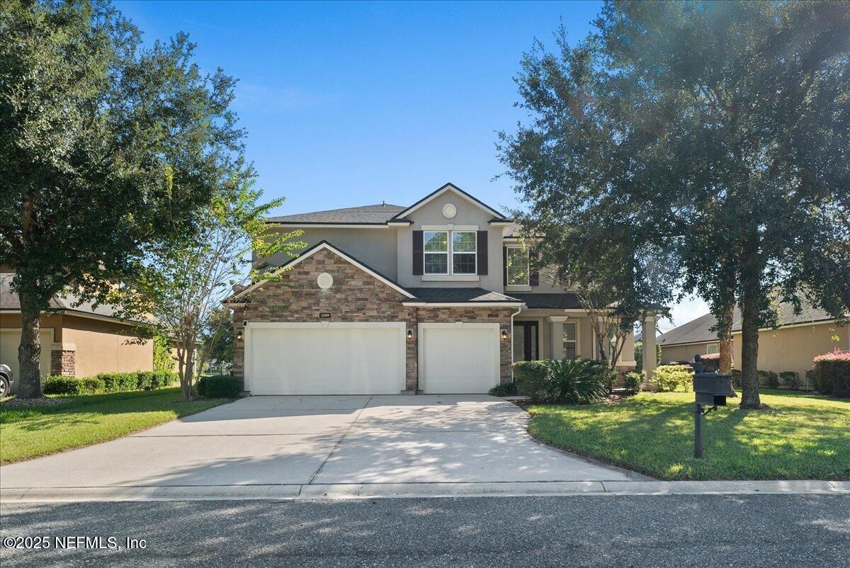 Attached, Exterior, Facade, American Craftsman