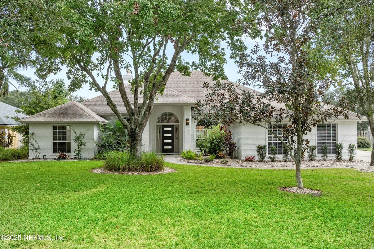 Backyard, Exterior, Facade, Ranch