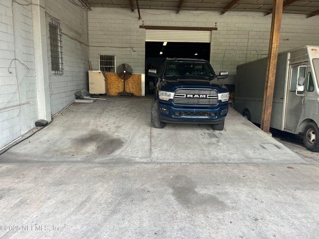 Exterior, Garage
