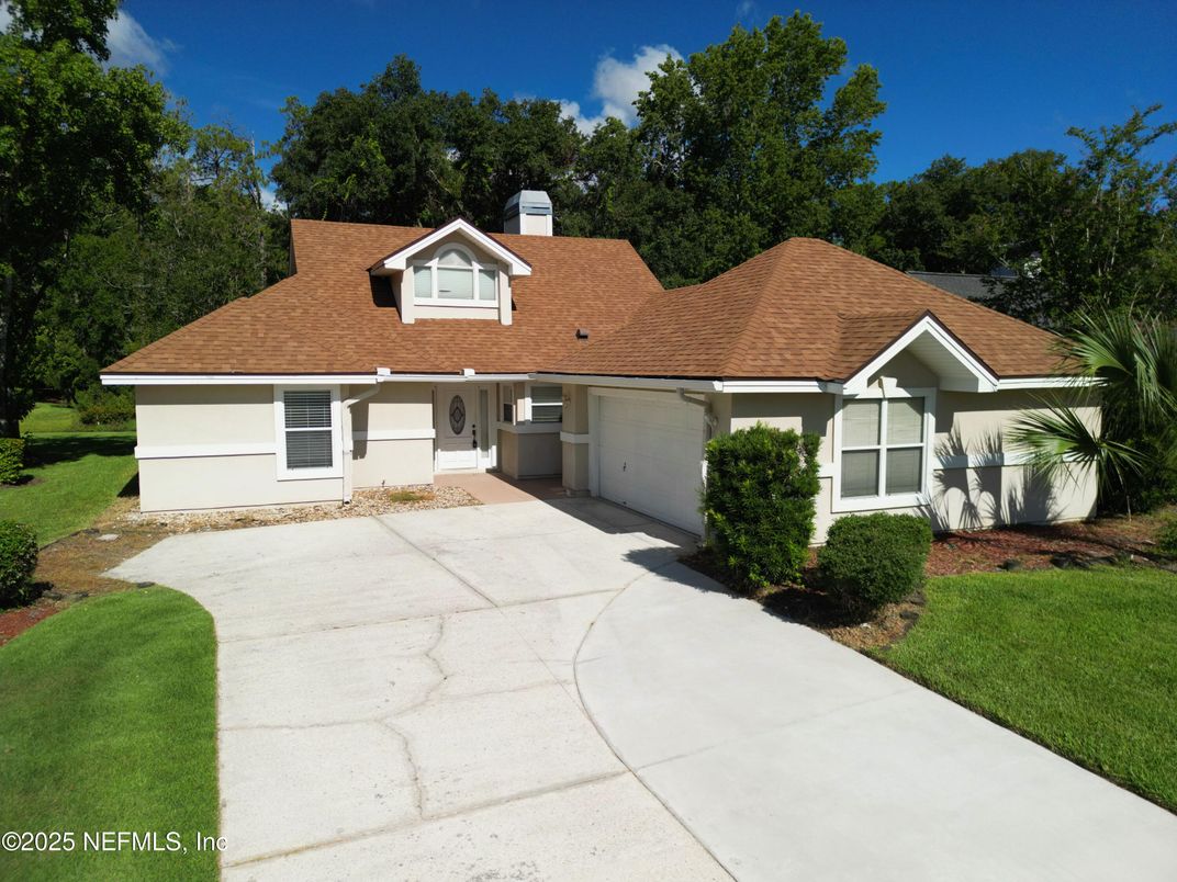 Exterior, Facade, Ranch