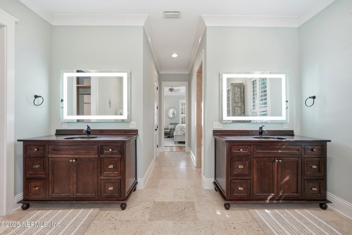 Bathroom, Dual Sink Vanities, Interior, Recessed Lighting
