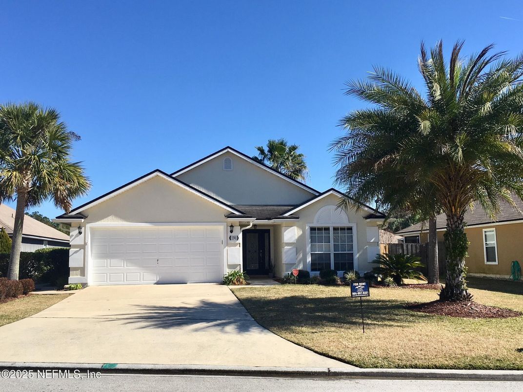Attached, Exterior, Facade, Ranch