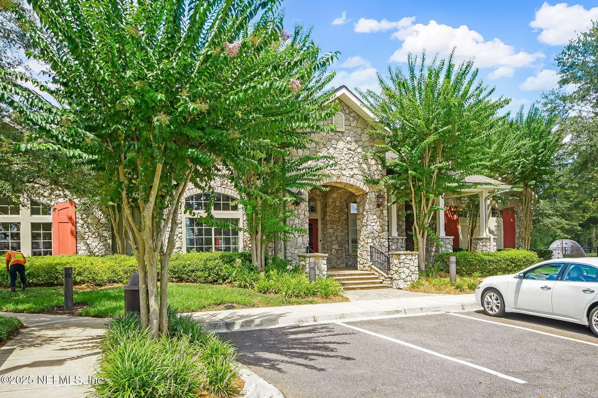 Exterior, Facade, Queen Anne Victorian