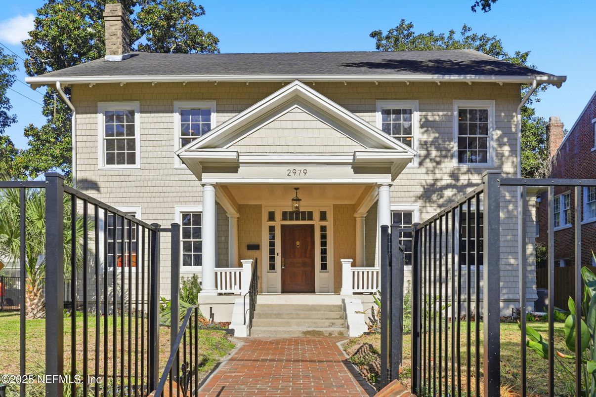 Exterior, Facade, American Foursquare