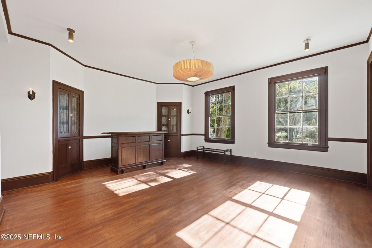Interior, Pendant Lights, Wood Texture Flooring