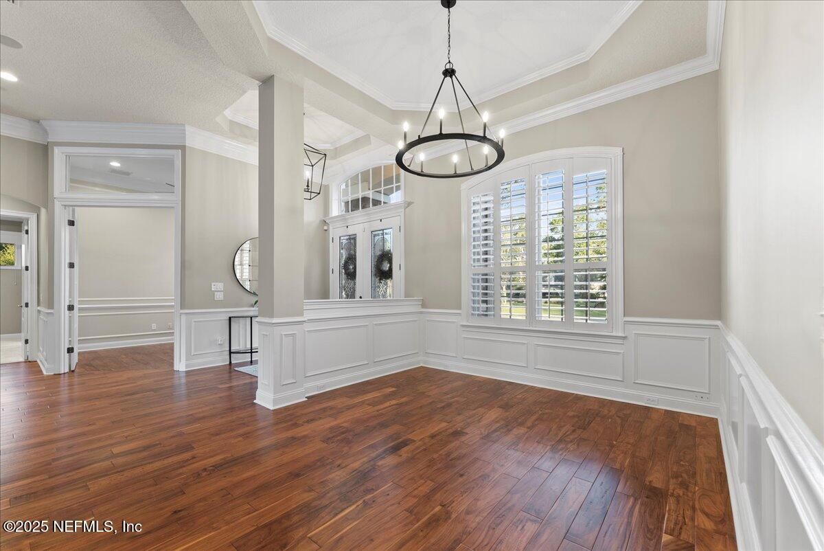 Empty room, Interior, Pendant Lights, Recessed Lighting, Wood Texture Flooring