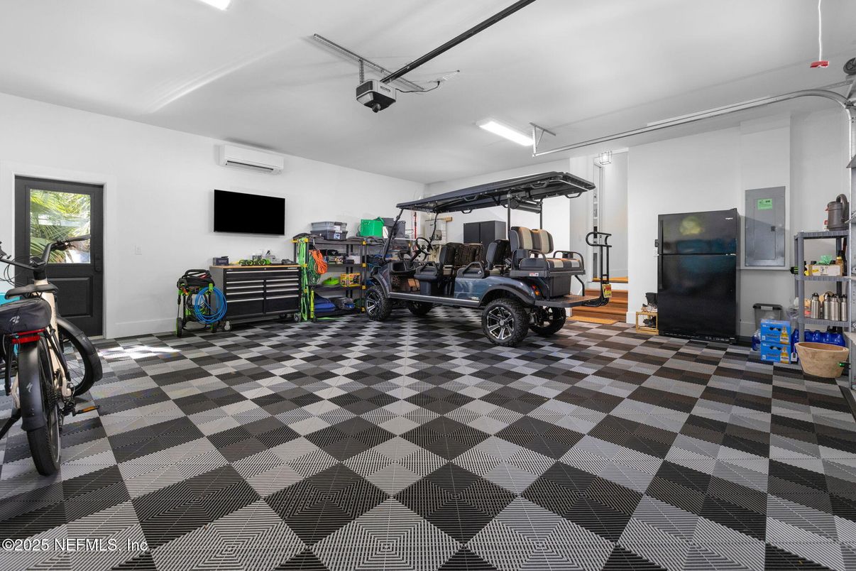 Garage, Interior
