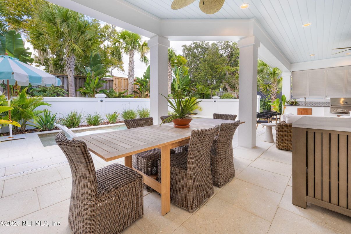 Exterior, Outdoor Kitchen