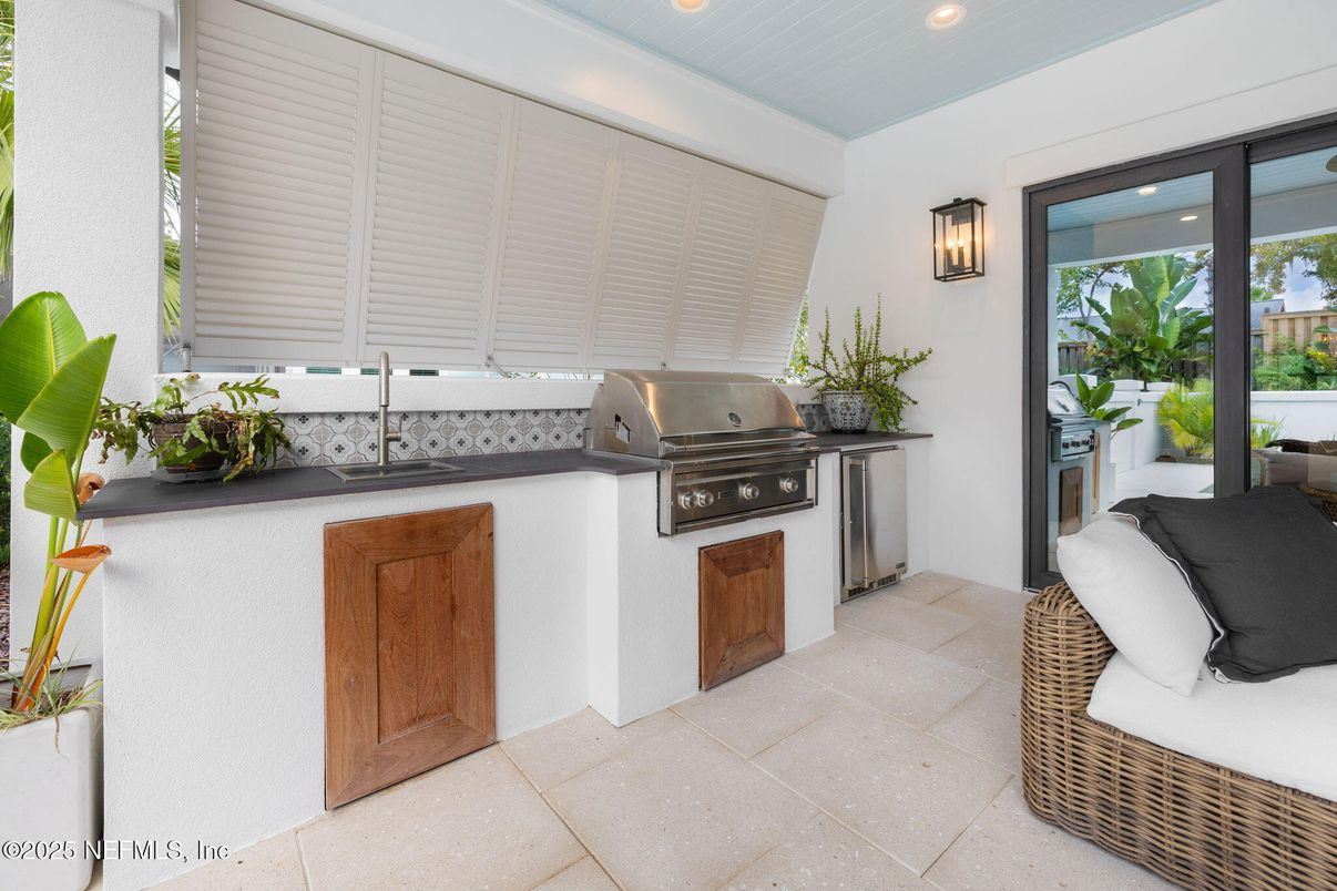 Exterior, Outdoor Kitchen