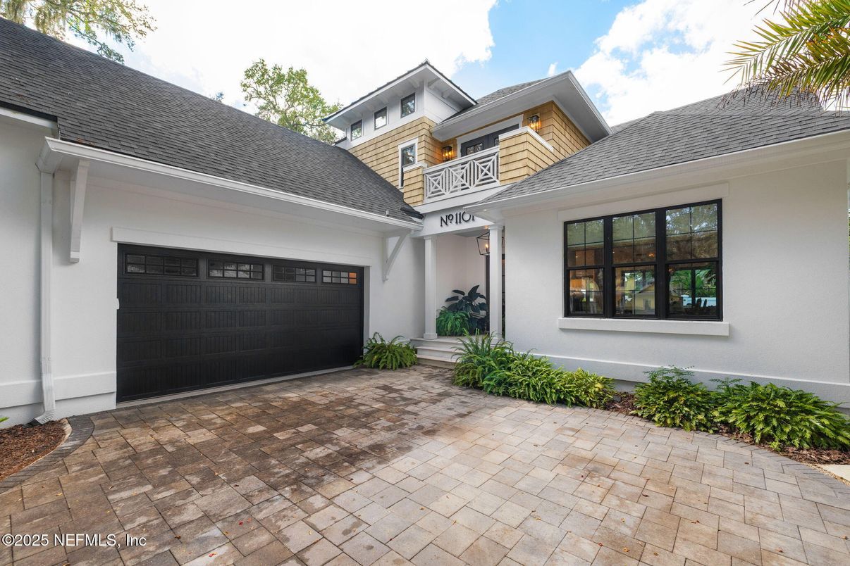 Attached, Exterior, Facade, None