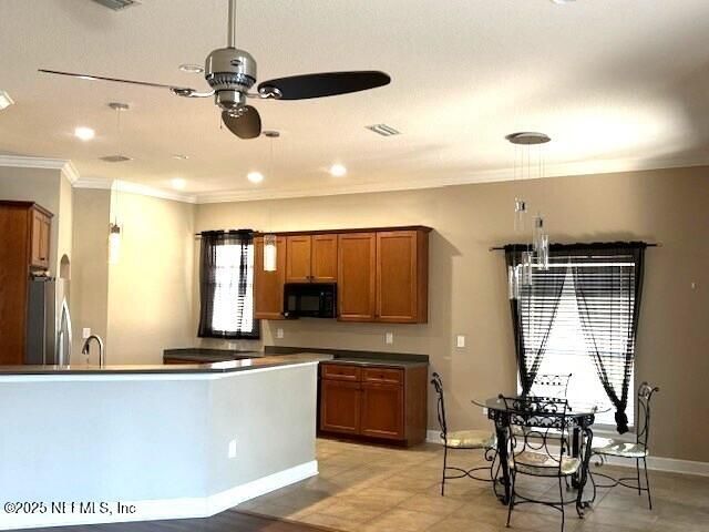 Dining room, Interior, Kitchen, Pendant Lights, Recessed Lighting, Wood Texture Flooring