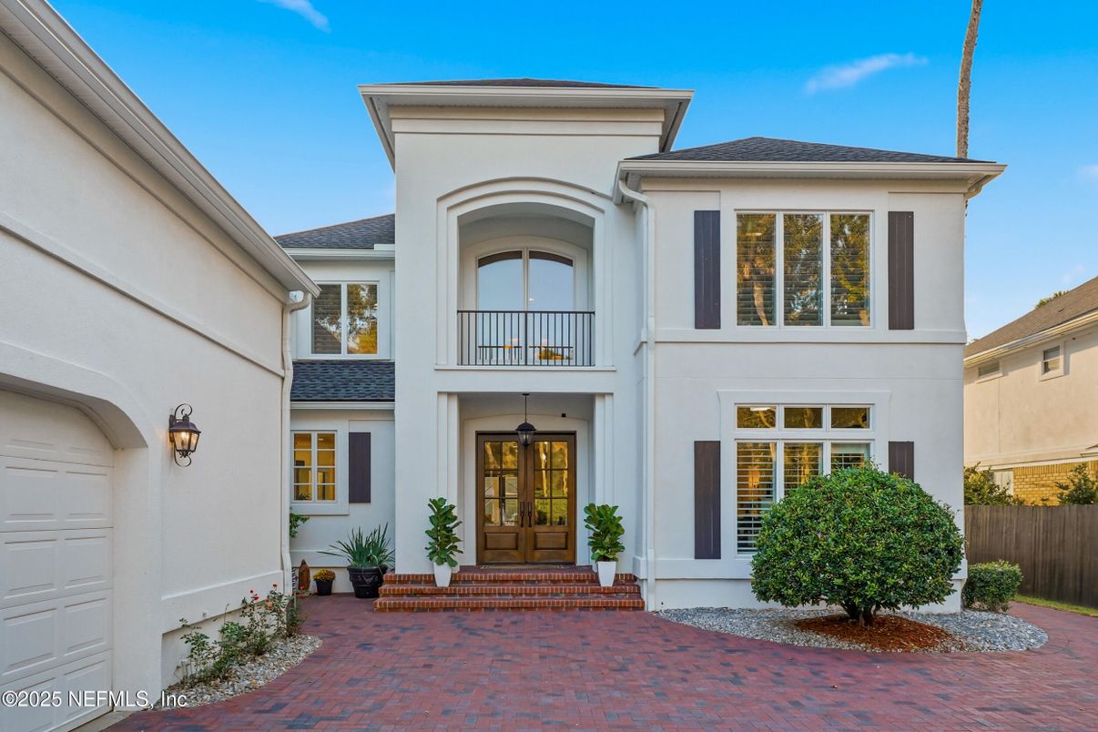 Exterior, Facade, Mediterranean