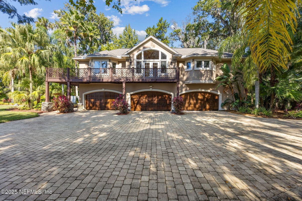 Attached, Exterior, Facade, Tudor Revival