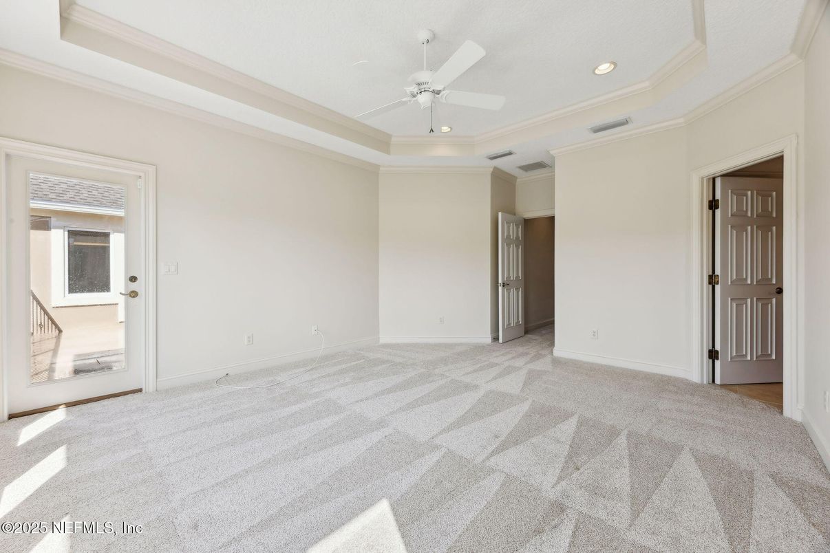 Empty room, Interior, Recessed Lighting