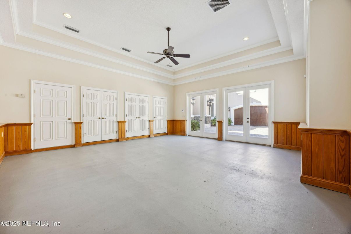 Empty room, Interior, Recessed Lighting