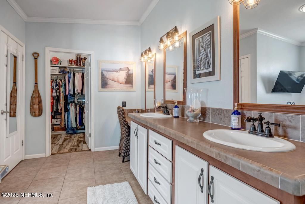 Bathroom, Dual Sink Vanities, Interior