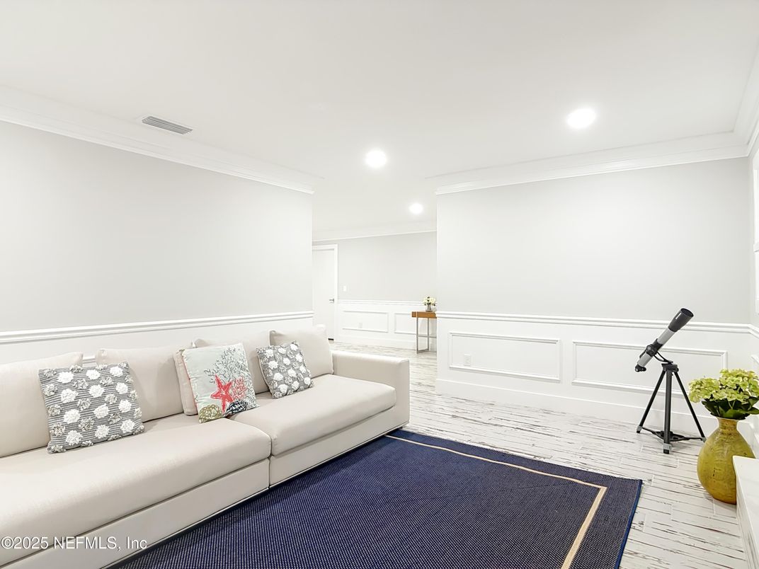 Interior, Recessed Lighting, Wood Texture Flooring