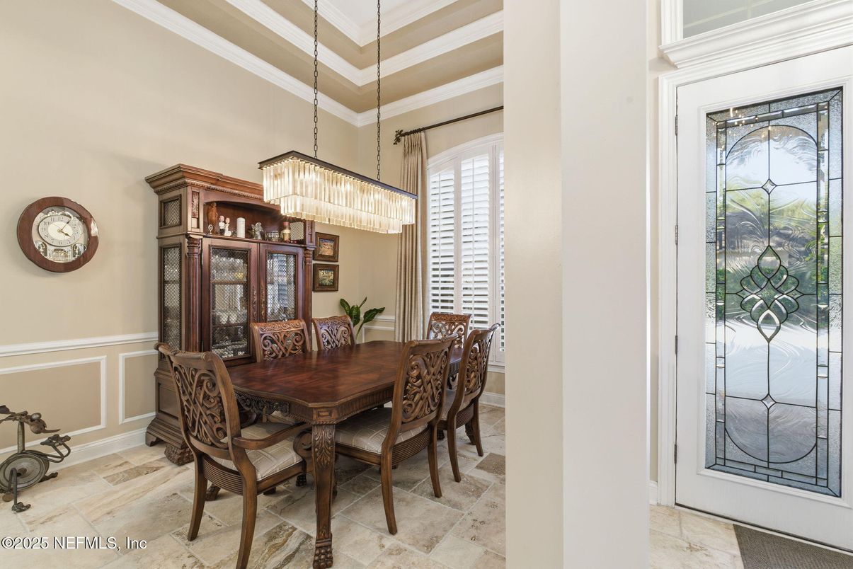 Chandelier, Dining room, Interior, Pendant Lights