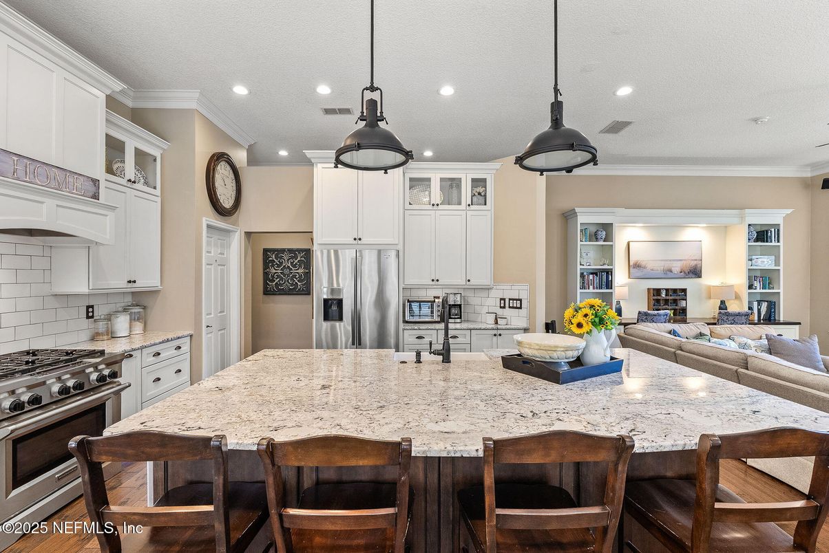 Interior, Kitchen, Living room, Pendant Lights, Recessed Lighting, Stainless Steel Appliances