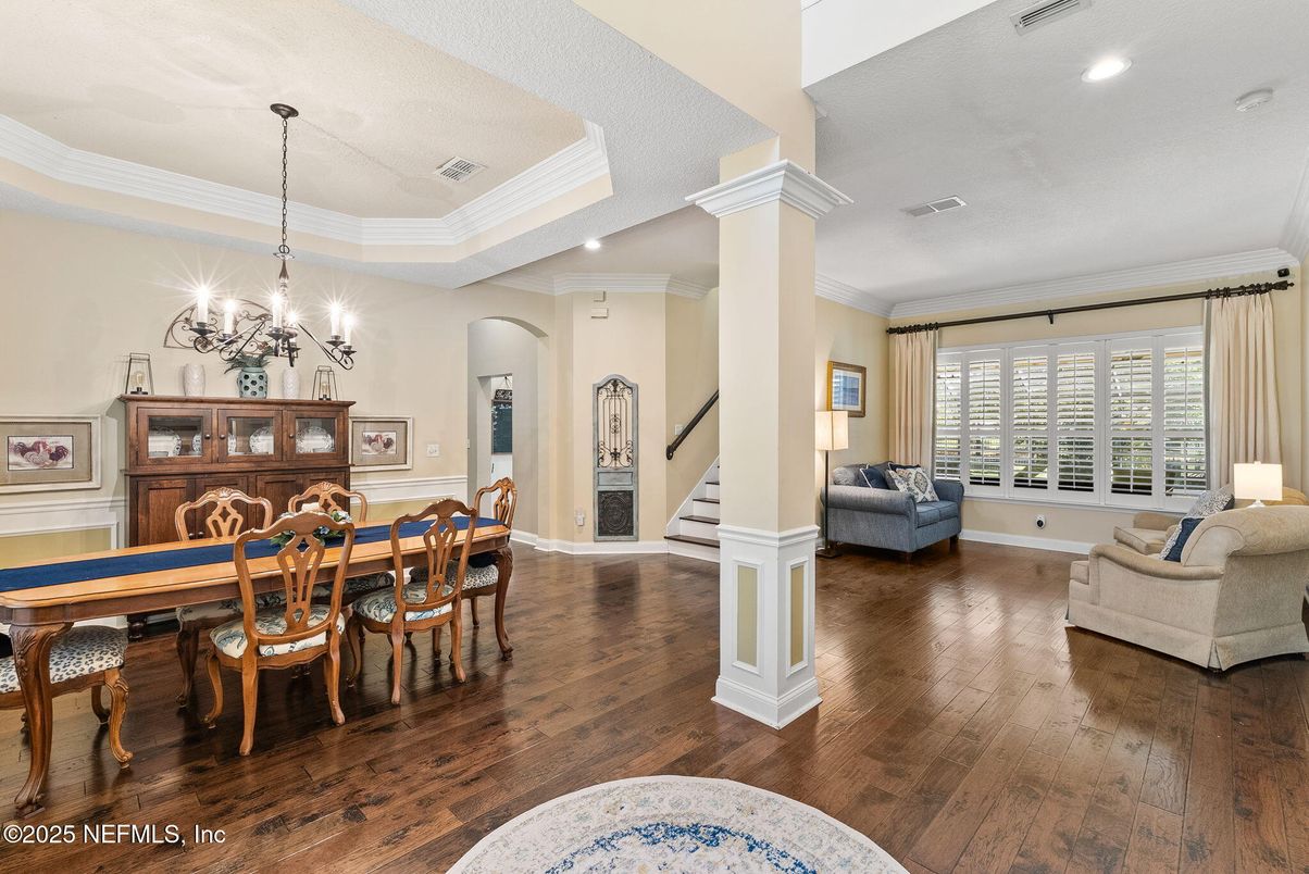 Chandelier, Dining room, Interior, Recessed Lighting, Wood Texture Flooring