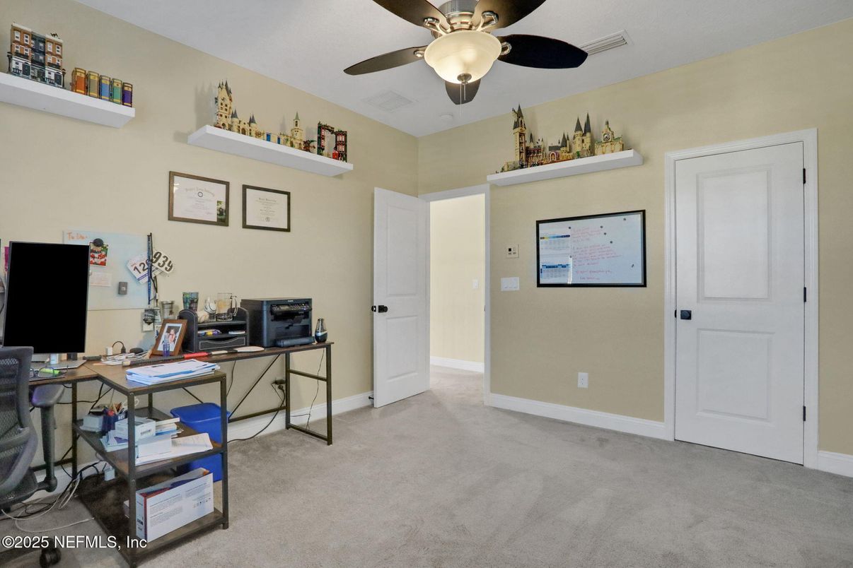 Home Office, Interior