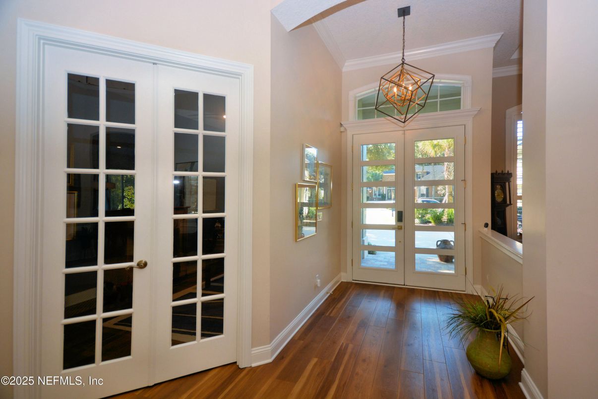 Interior, Pendant Lights, Wood Texture Flooring