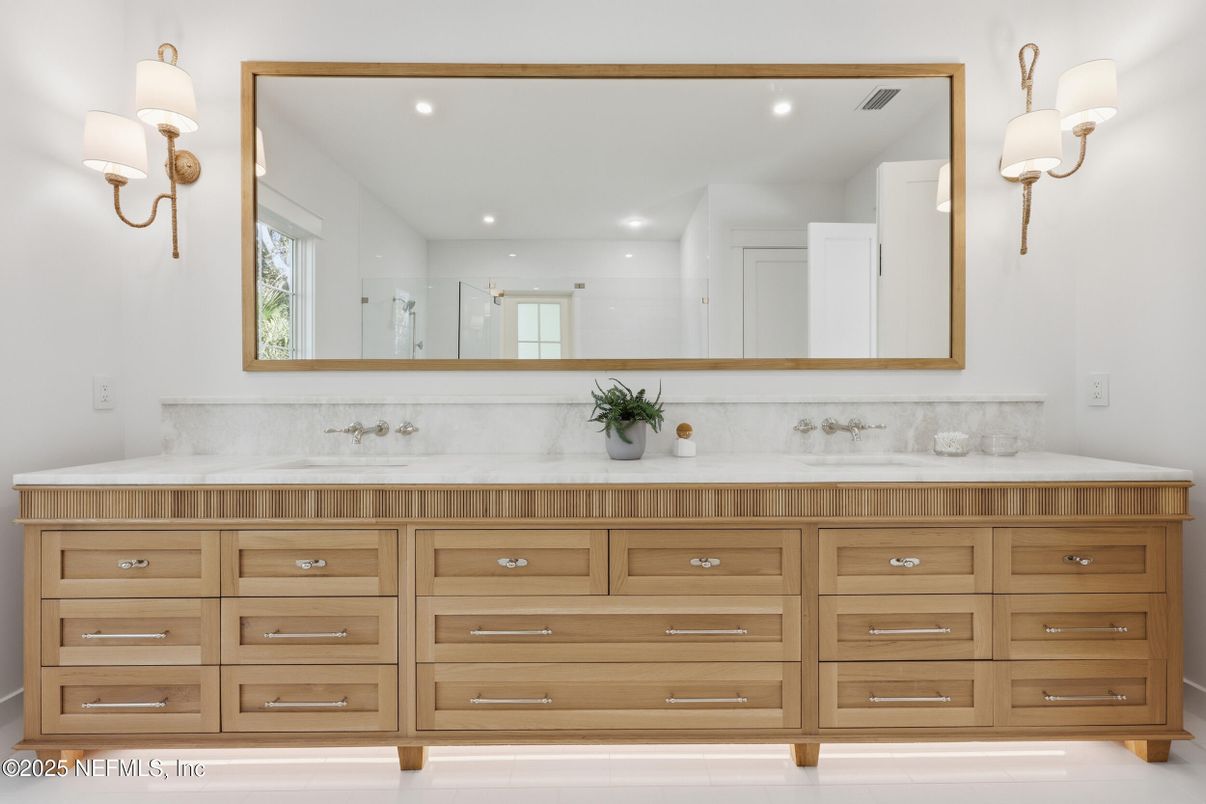 Bathroom, Dual Sink Vanities, Interior, Recessed Lighting