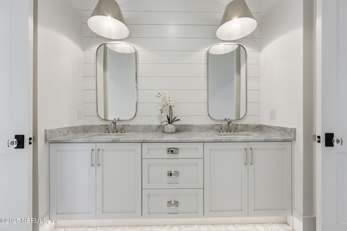 Bathroom, Dual Sink Vanities, Interior, Pendant Lights