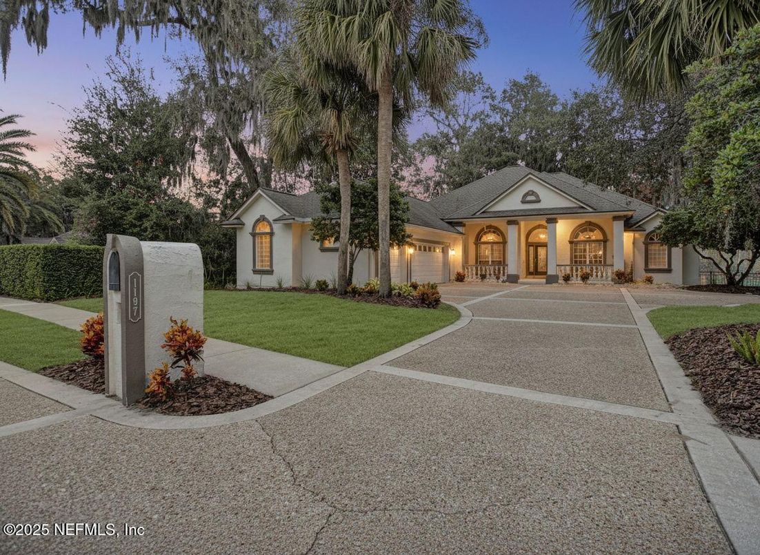 Backyard, Exterior, Facade, Ranch