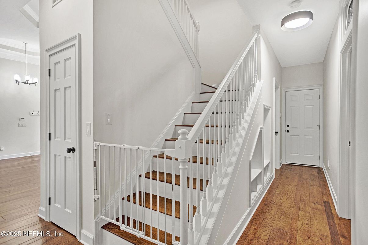 Interior, Pendant Lights, Wood Texture Flooring