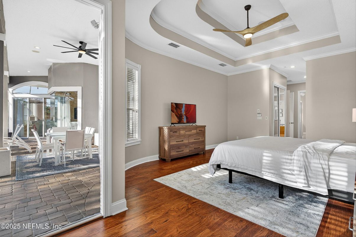 Bedroom, Dining room, Interior, Recessed Lighting, Wood Texture Flooring