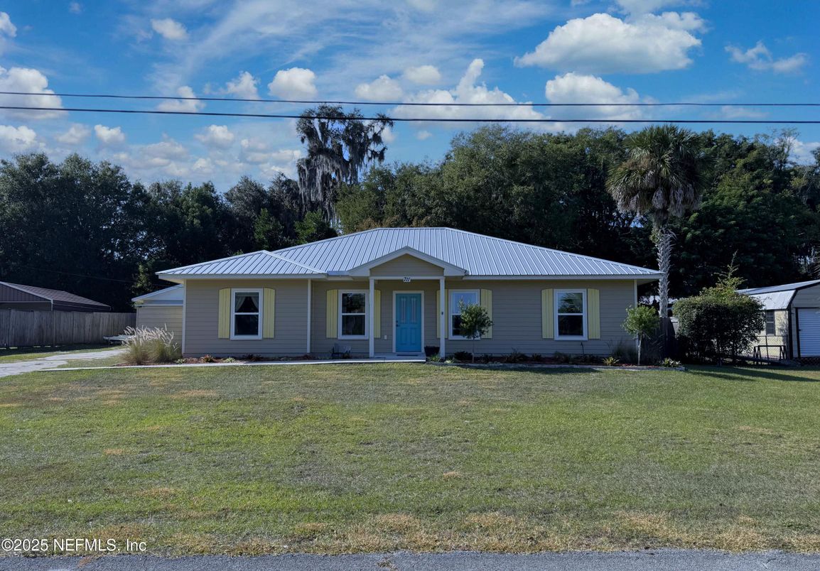 Backyard, Exterior, Facade, Ranch
